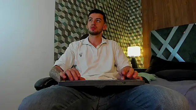 Michael magno online show from 2, 3, 2025