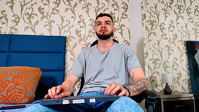 Snapshot of Michael_magno chatting on 24, 6, 2026 Michael magno online show from 24, 6, 2026