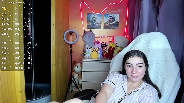 Fiery Brunette  online show from 7, 10, 2025