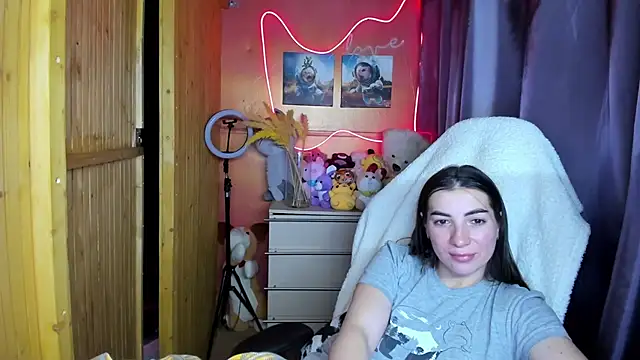 Fiery Brunette  online show from 29, 11, 2025