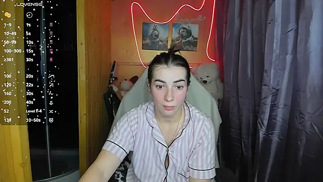 Fiery Brunette  online show from 28, 2, 2025