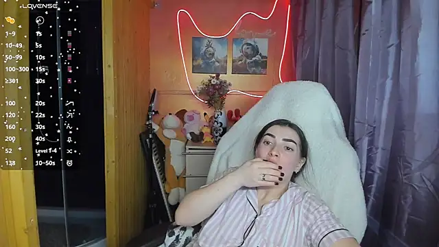 Fiery Brunette  online show from 20, 3, 2025