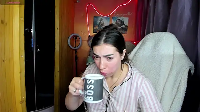 Fiery Brunette  online show from 23, 3, 2026