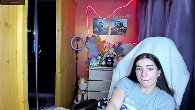 Fiery Brunette  online show from 27, 5, 2026