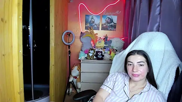 Fiery Brunette  online show from 24, 3, 2026