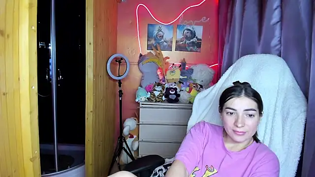 Fiery Brunette  online show from 9, 4, 2026