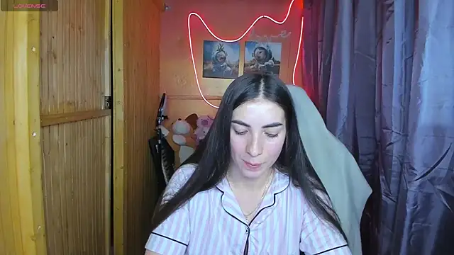 Fiery Brunette  online show from 20, 2, 2025