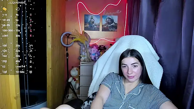 Fiery Brunette  online show from 19, 11, 2025