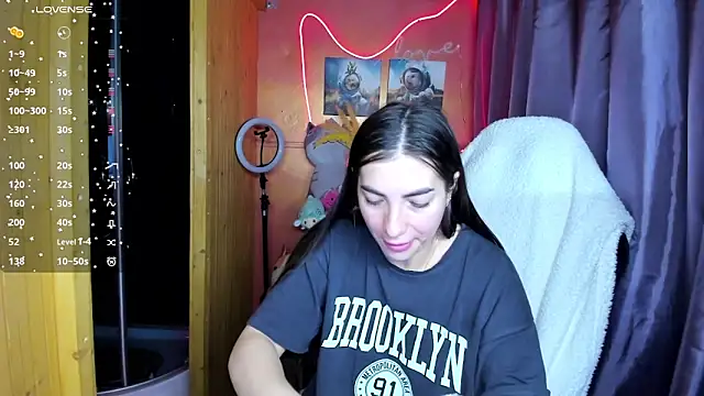 Fiery Brunette  online show from 19, 3, 2026