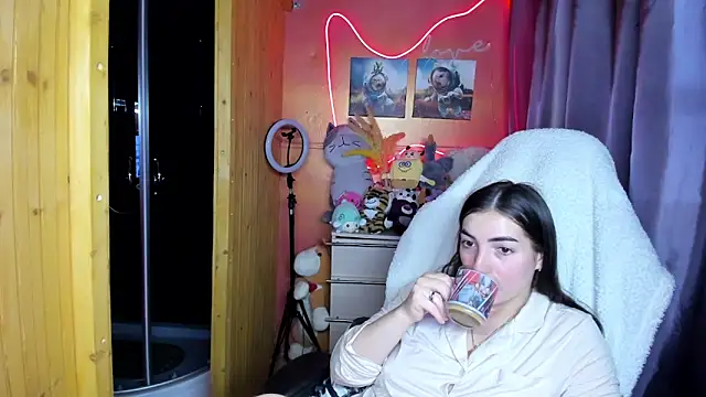 Fiery Brunette  online show from 24, 4, 2026