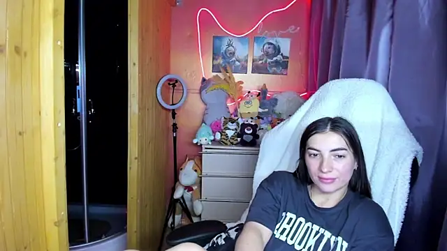 Fiery Brunette  online show from 19, 3, 2026