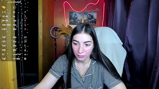 Fiery Brunette  online show from 17, 11, 2025