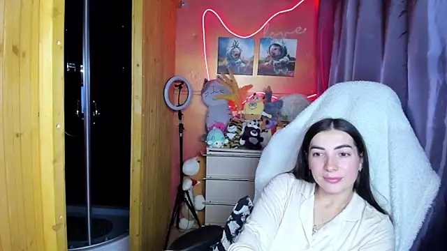 Fiery Brunette  online show from 26, 4, 2026