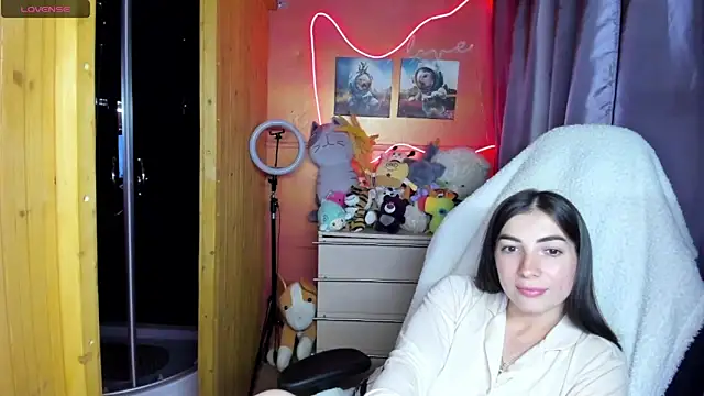Fiery Brunette  online show from 13, 6, 2026