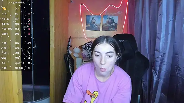 Fiery Brunette  online show from 6, 3, 2025