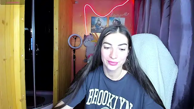 Fiery Brunette  online show from 3, 6, 2026