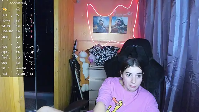 Fiery Brunette  online show from 6, 3, 2025