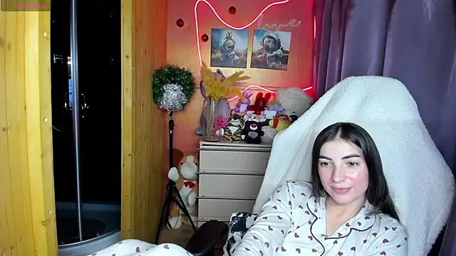 Fiery Brunette  online show from 19, 12, 2025