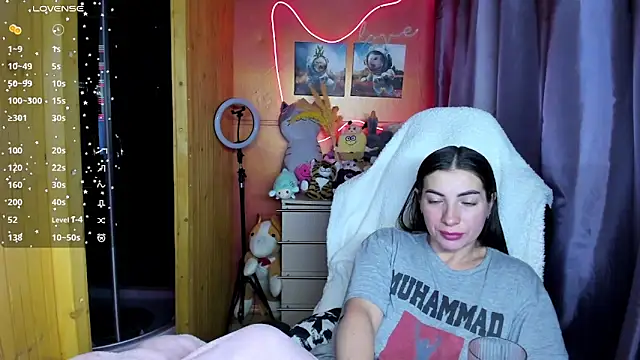 Snapshot of Fiery_Brunette_ chatting on 4, 3, 2026 Fiery Brunette online show from 4, 3, 2026