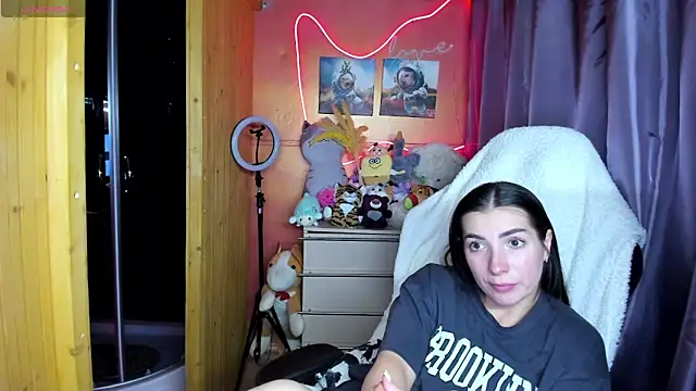 Fiery Brunette  online show from 11, 3, 2026