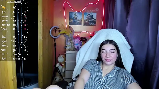 Fiery Brunette  online show from 18, 11, 2025