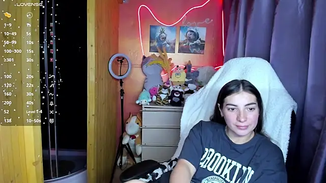 Fiery Brunette  online show from 9, 3, 2026