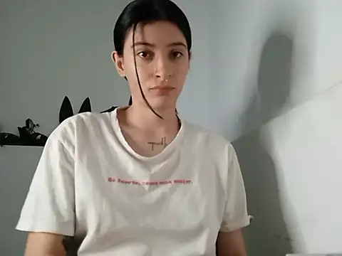 Mia foster1 online show from 18, 2, 2025