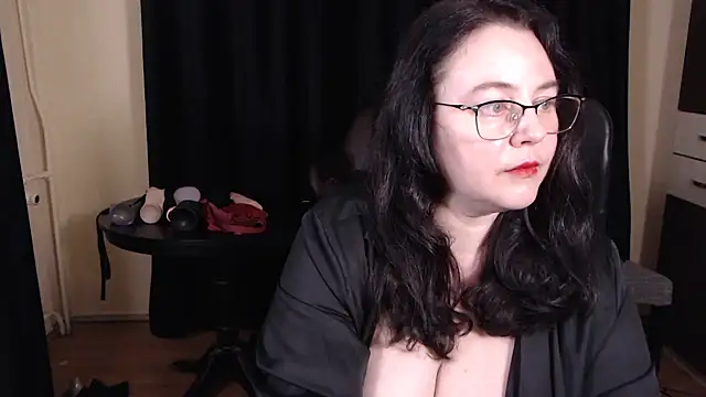 poshmistress online show from 31, 10, 2025