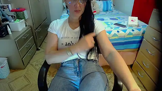 BitterMomXxx online show from 25, 2, 2025