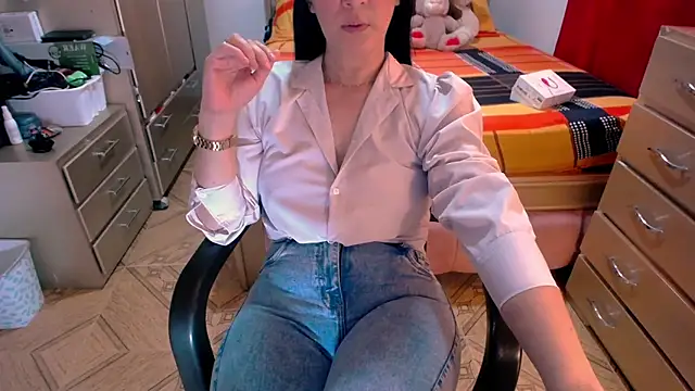 BitterMomXxx online show from 11, 3, 2025