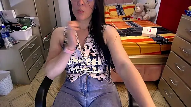 BitterMomXxx online show from 12, 3, 2025