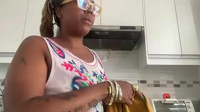 ChocolateCakeQueen online show from 19, 10, 2025