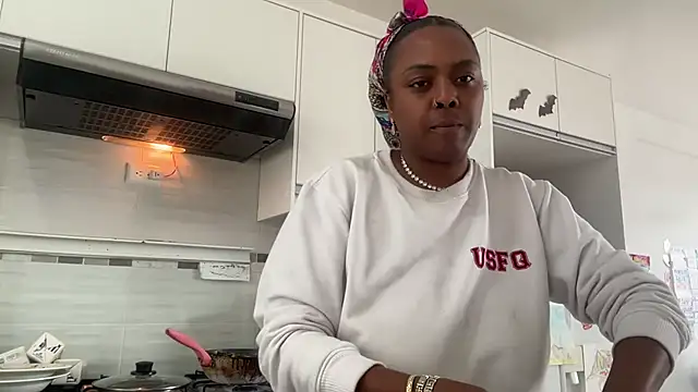 ChocolateCakeQueen online show from 14, 10, 2025