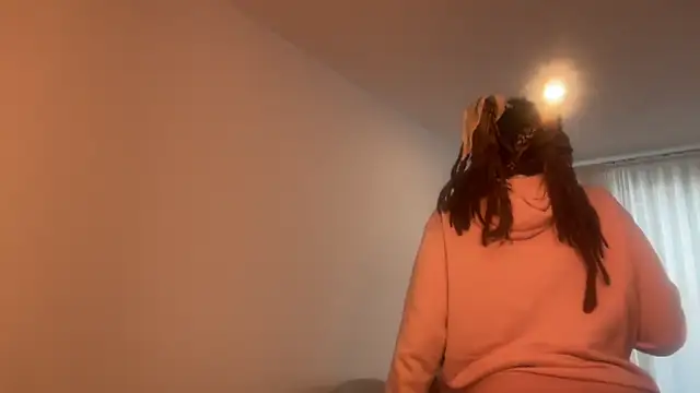 ChocolateCakeQueen online show from 2, 12, 2025