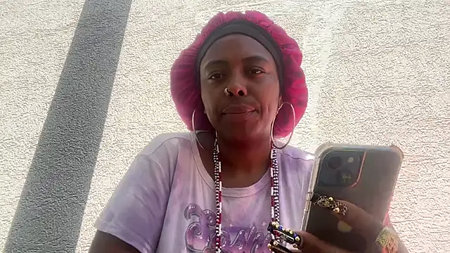 ChocolateCakeQueen online show from 11, 11, 2025