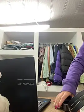 Snapshot of hannahb-e chatting on 4, 6, 2026 hannahb-e online show from 4, 6, 2026