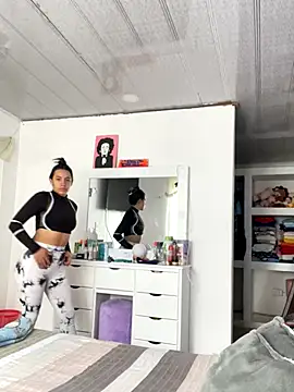 hannahb-e online show from 8, 9, 2025