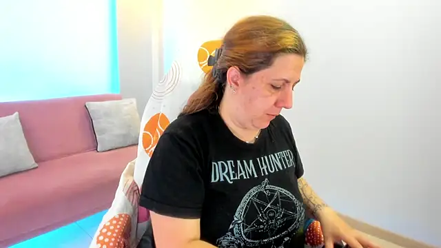 Snapshot of katie_joness_ chatting on 30, 9, 2025 katie joness online show from 30, 9, 2025