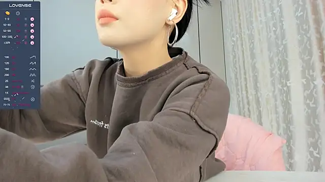 Liu Yifei  online show from 31, 10, 2025