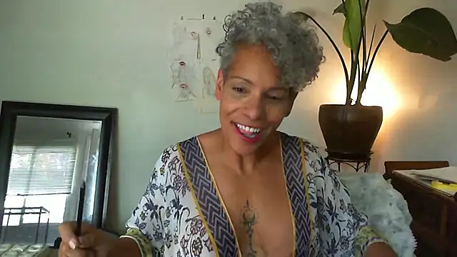 Snapshot of CeceilaMoon chatting on 27, 6, 2026 CeceilaMoon online show from 27, 6, 2026
