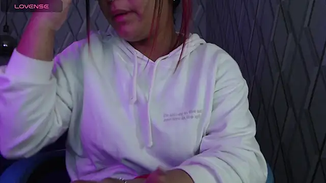 NicolleTaylor online show from 12, 3, 2025