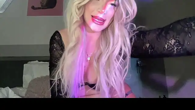 Snapshot of petitebeauty chatting on 4, 3, 2026 petitebeauty online show from 4, 3, 2026