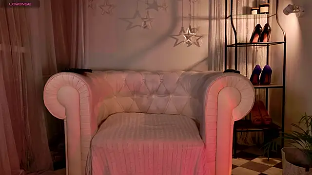 Your Little Milf online show from 19, 2, 2026