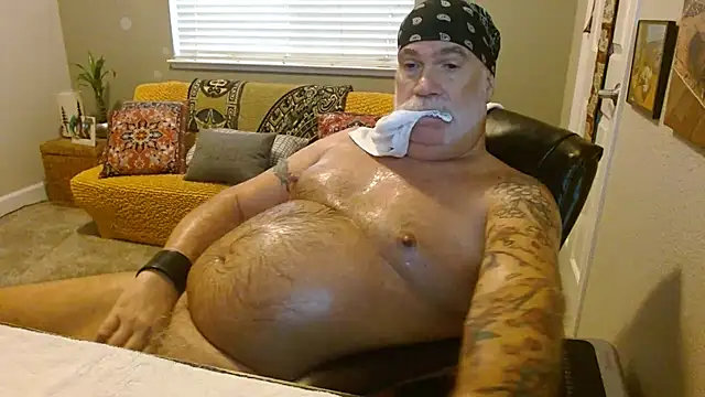 musclebearnips online show from 8, 11, 2025