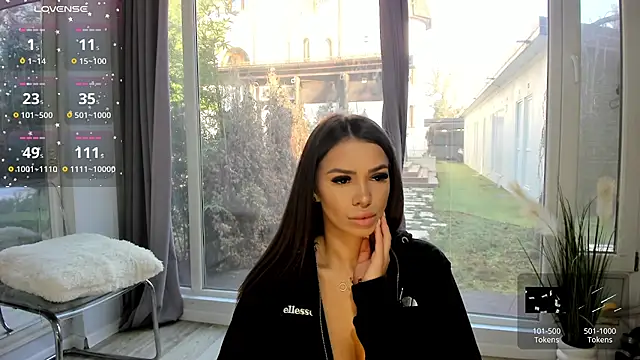 Selena Reeves online show from 4, 3, 2025