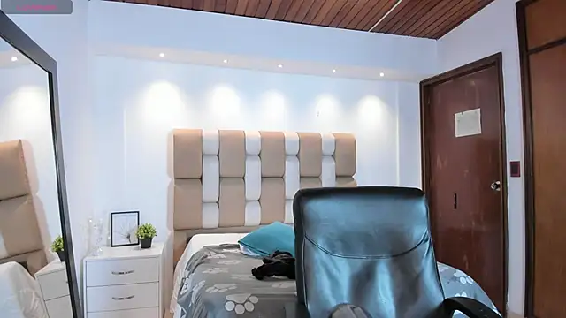 victoria mooree online show from 13, 2, 2026