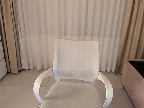 kiaraowen online show from 28, 10, 2025