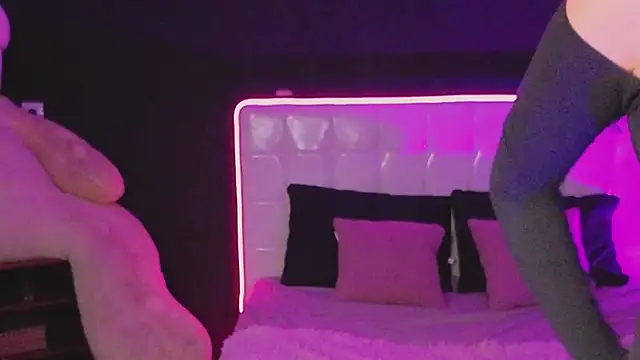 YasmineWest online show from 28, 11, 2025