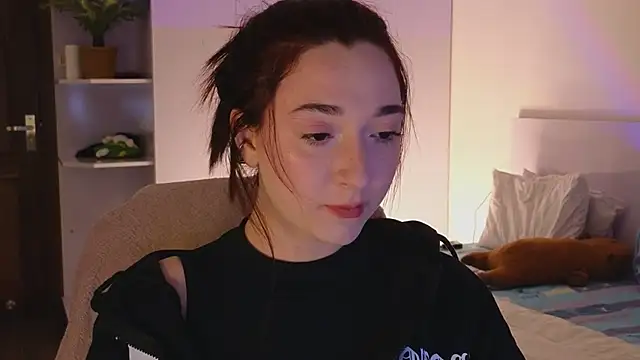 YasmineWest online show from 14, 6, 2026