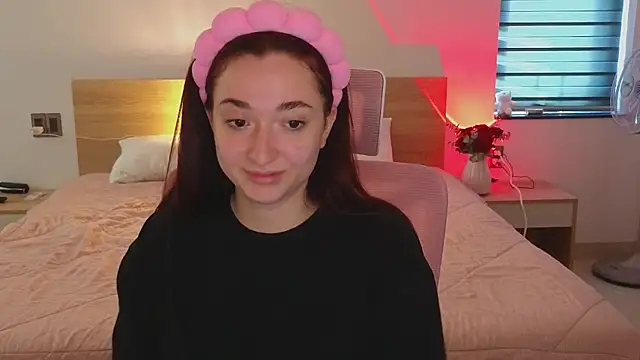 YasmineWest online show from 20, 4, 2026